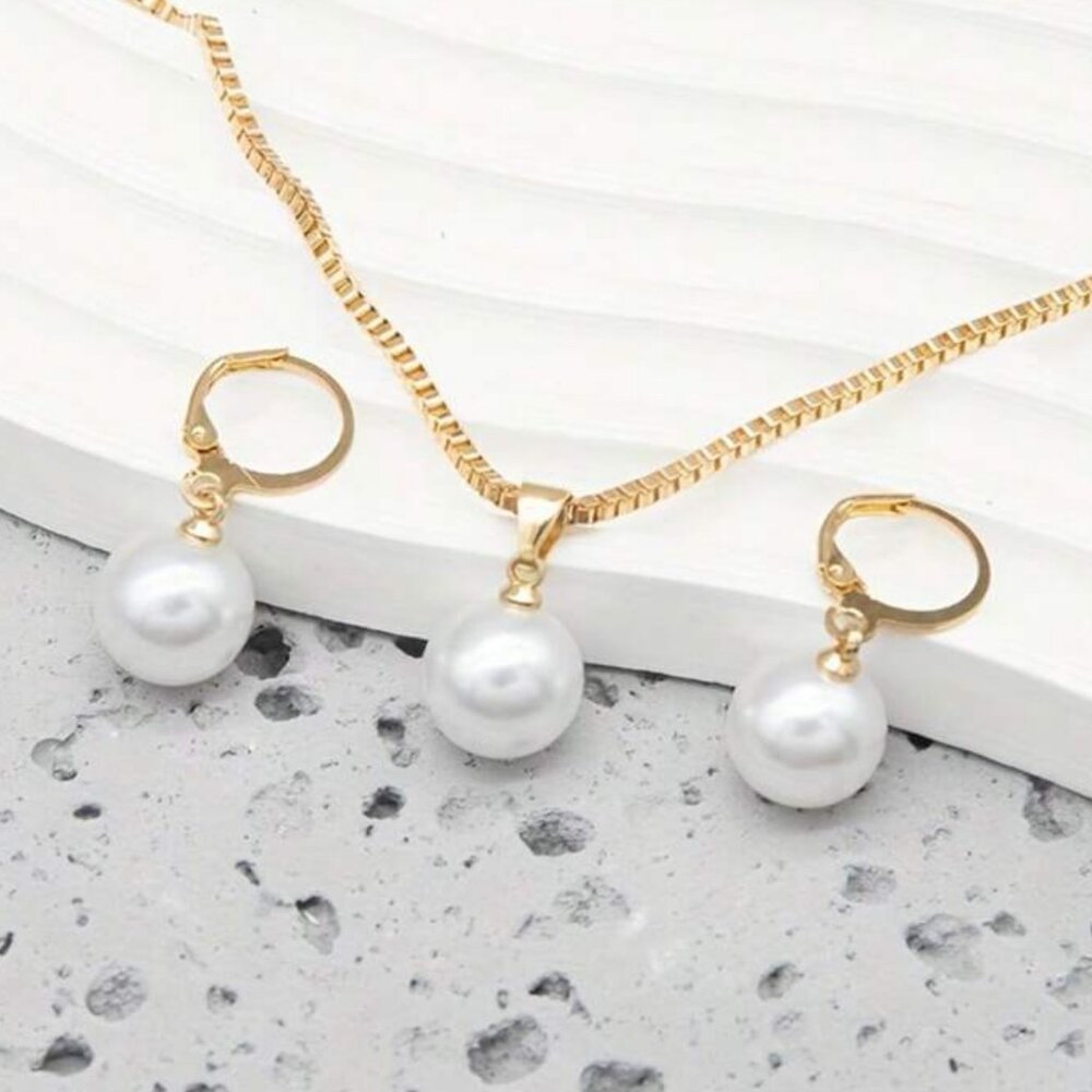 Gold Pearl Pendant l Necklace - Picture 5 of 11